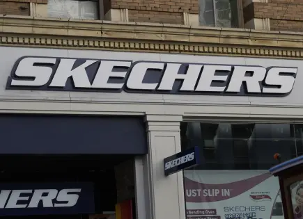 Skechers será adquirida por $9,000 millones y dejará de cotizar en bolsa