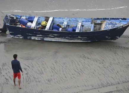 Suspenden búsqueda de desaparecidos tras naufragio de barco con migrantes