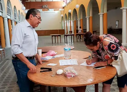 Apoyan a la población en certificación de CURP