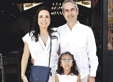 SARA AMA AL NIÑO JESÚS