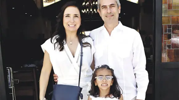 SARA AMA AL NIÑO JESÚS