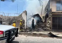 Bomberos y vecinos sofocan incendio en inmueble abandonado en el centro