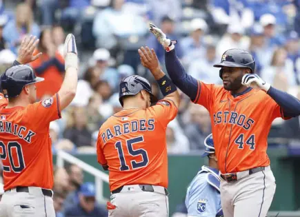 Yordan Álvarez sufre distensión muscular mano derecha. Astros esperan un pronto regreso