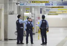 Arrestan a hombre que hirió con cuchillo a dos personas en metro de Japón Arrestan a hombre que hirió con cuchillo a dos personas en metro de Japón