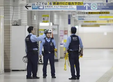 Arrestan a hombre que hirió con cuchillo a dos personas en metro de Japón