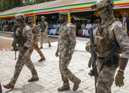 Suspenden actividades políticas en Mali por gobierno militar