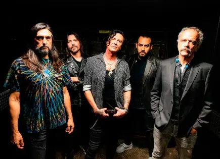 CAIFANES MANTIENE EL PULSO GENERACIONAL CON NUEVO MATERIAL Y GIRA NACIONAL
