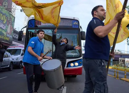 Líneas de autobuses paran por aumento en Argentina
