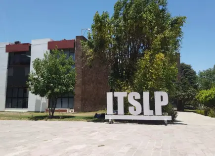 Acusan a director del Tec de SLP de acoso laboral y desvío de recursos