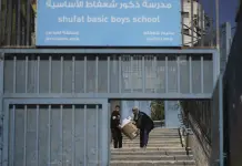 Israel cierra seis escuelas de la ONU para palestinos Israel cierra seis escuelas de la ONU para palestinos