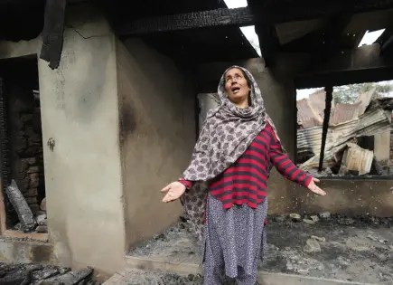 India y Pakistán intercambian fuego y acusaciones