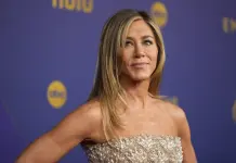 Acusan de acoso a hombre que chocó auto en casa de Jennifer Aniston