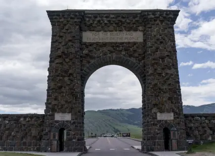 Un bisonte ataca a un turista en Yellowstone