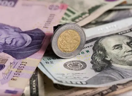 Avanza peso frente al dólar