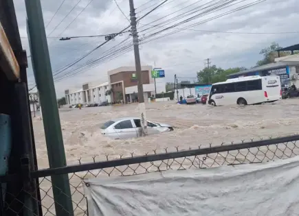Tormenta inunda más de 30 colonias en Piedras Negras y activa el Plan DN-III-E