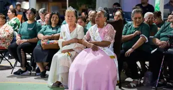 Coronan a reinas de Corazones Sabios