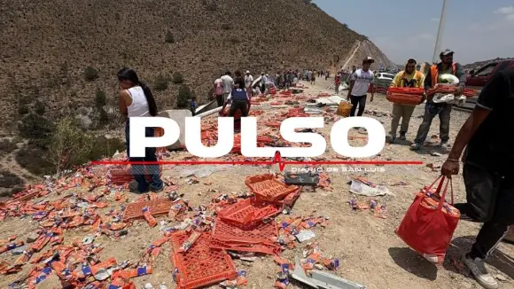 Vuelca tráiler con pastelillos en Libramiento Poniente (fotos)