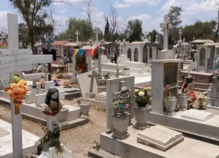 Alistan panteones por 10 de mayo