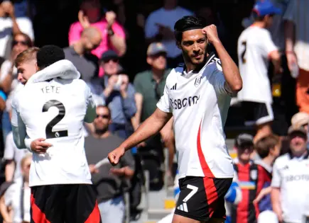 Raúl Jiménez rompe sequía goleadora en la Premier