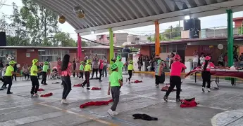 Celebran en las escuelas festival de la madre