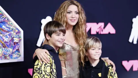 Shakira aplaude el debut musical de sus hijos