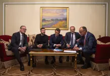 El presidente de Ucrania celebra gestos de Rusia, pero exige un alto el fuego para negociar la paz