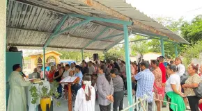 Celebran misas en los panteones
