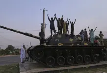 La India y Pakistán acuerdan continuar el alto el fuego