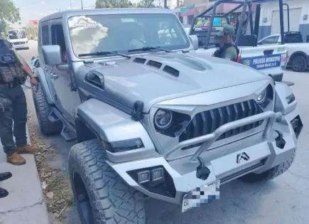 Incautan camioneta con placas irregulares