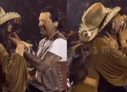 Nodal y Ángela Aguilar se roban el show con beso y dueto en Hermosillo