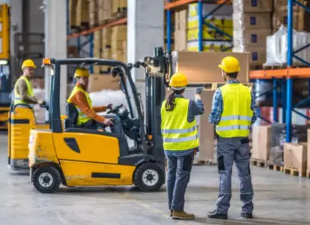 Actividad industrial cae 0.9% en marzo y supera pronóstico negativo