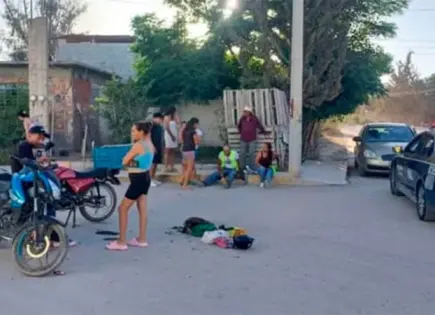 Chocan motociclistas; dos personas lesionadas