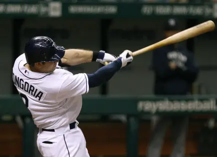 Evan Longoria firma contrato de retiro con los Rays de Tampa Bay