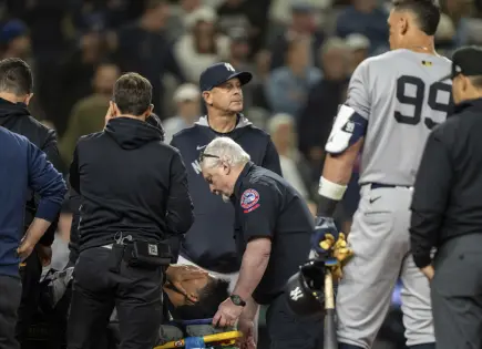 Oswaldo Cabrera es retirado en ambulancia tras grave lesión en el tobillo en victoria de Yankees