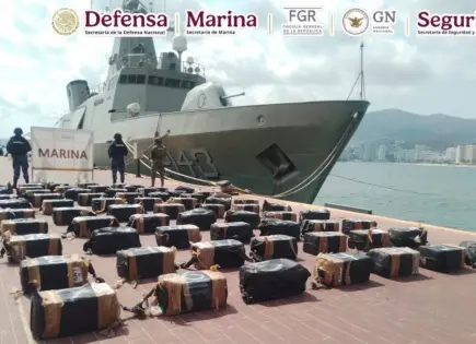Semar asegura 1.3 toneladas de presunta cocaína frente a costas de Guerrero