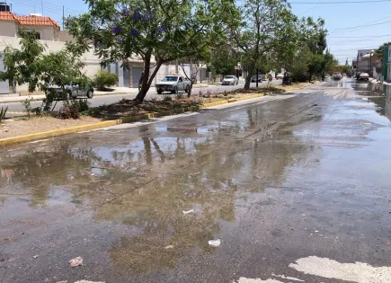 Video | Enorme fuga de aguas negras recorre Urbano Villalón