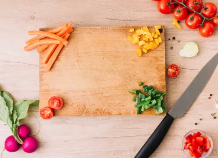 Importancia de la higiene en la cocina: curar tablas de madera