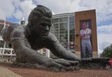Los Rojos rinden homenaje a Pete Rose un d&iacute;a despu&eacute;s de su reincorporaci&oacute;n p&oacute;stuma a la MLB