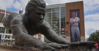 Los Rojos rinden homenaje a Pete Rose un día después de su reincorporación póstuma a la MLB
