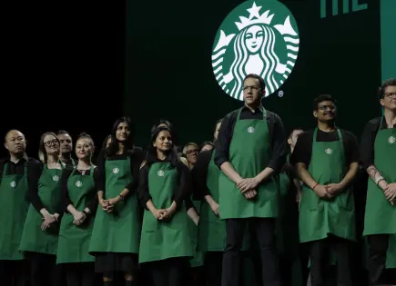 Huelga de baristas de Starbucks por nuevo código de vestimenta
