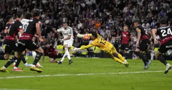 Gol agónico del Madrid impide al Barça celebrar título