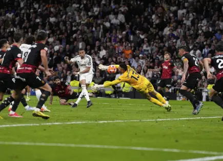 Gol agónico del Madrid impide al Barça celebrar título