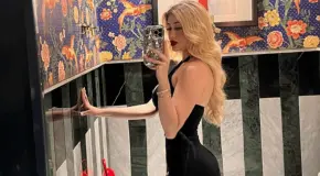 Con un Perdón dejan ramo de rosas en salón de belleza de Valeria Márquez