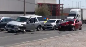 Choque en Zona Industrial deja tres vehículos dañados