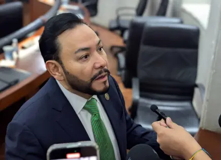 Serrano niega aumento en gasto de gasolina, aunque &eacute;l mismo lo aprob&oacute;