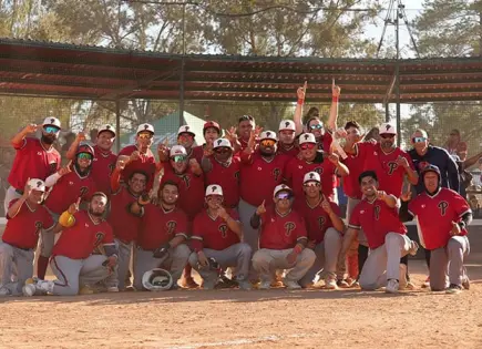 Pulqueros se coronan campeones de softbol