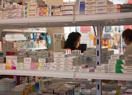 Anuncian decreto para que medicamentos sean hechos en México