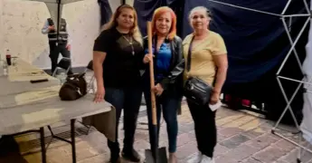 Ceci Flores se reúne con Rosario Piedra; le entregan una pala