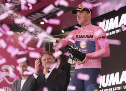 Choque masivo neutraliza 6ta etapa del Giro. Groves gana sprint y Pedersen sigue de rosa