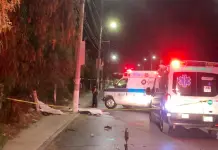 Muere pareja tras chocar contra poste en La Virgen Muere pareja tras chocar contra poste en La Virgen